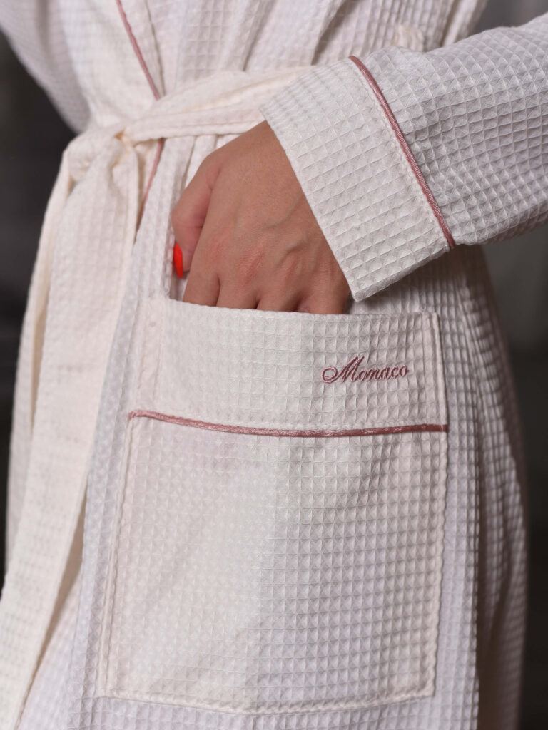 РАСПРОДАЖА! Женский вафельный халат Monaco категории «Премиум Турция» с именной вышивкой (Крем)